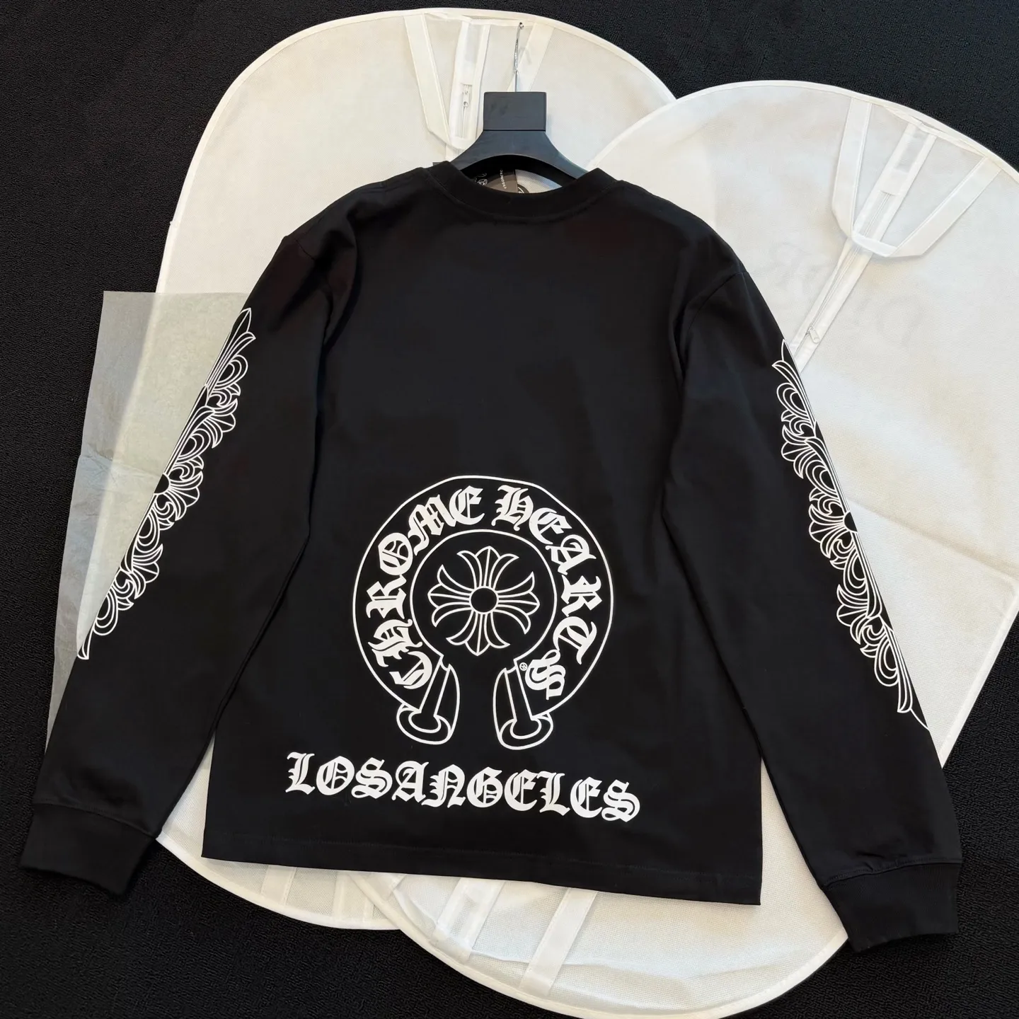 P180 Style number: D408 ChromeHearts-CH ChromeHearts city limited cross Sanskrit printed long sleeves SIZE #s m l xl Length 69 71 73 74 Bust 106 110 114 118 Sleeve length 64 65 66 67